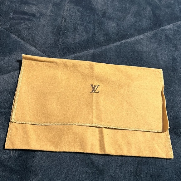 NWOT LOUIS VUITTON DAMIER WITH RED INSIDE POUCHETTE WRISLET CLUTCH W DUST BAG - Picture 12 of 14